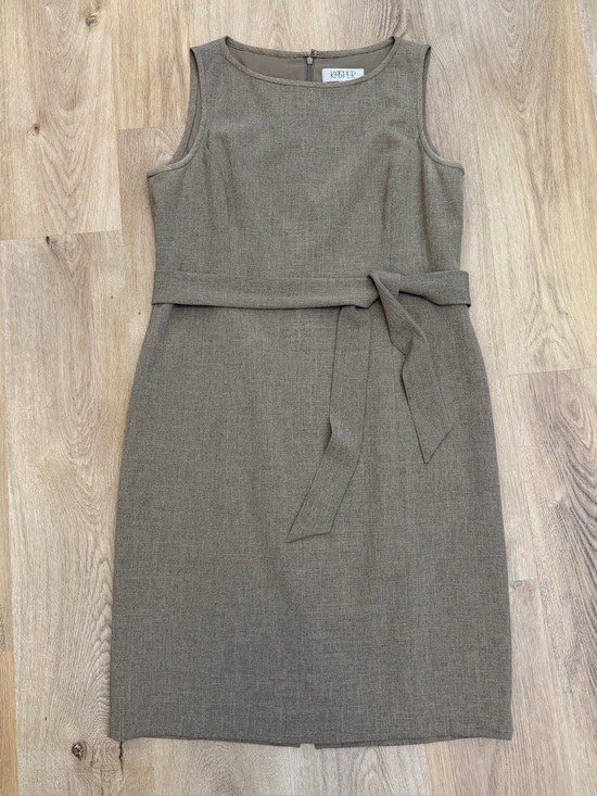 Kasper Dresses & Skirts - Kasper Taupe Sleeveless Belted Sheath Dress
